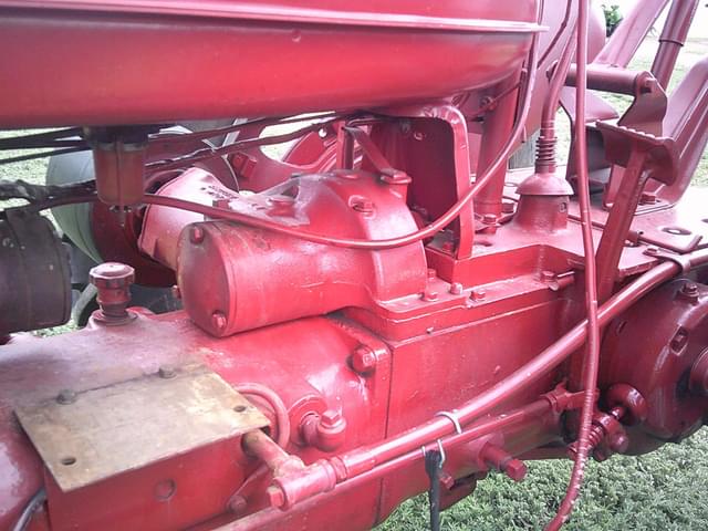 Image of Farmall Super H equipment image 4