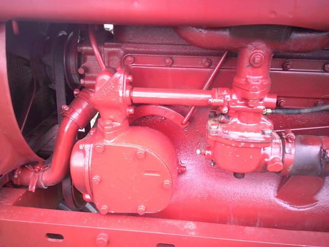 Image of Farmall Super H equipment image 2