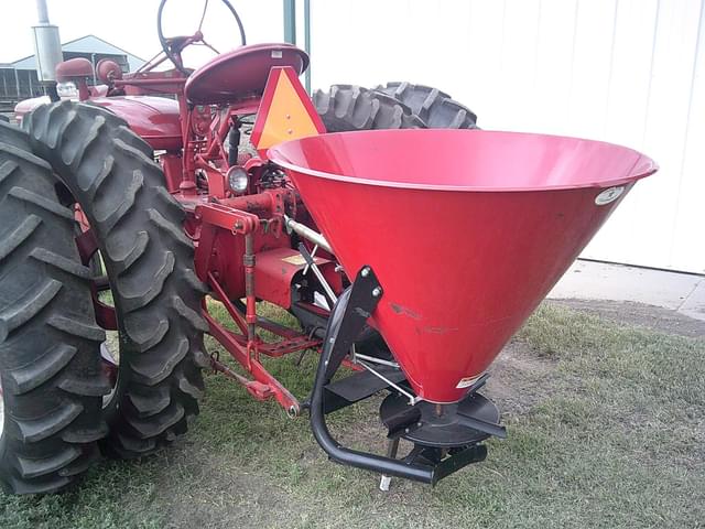 Image of Farmall Super H equipment image 4