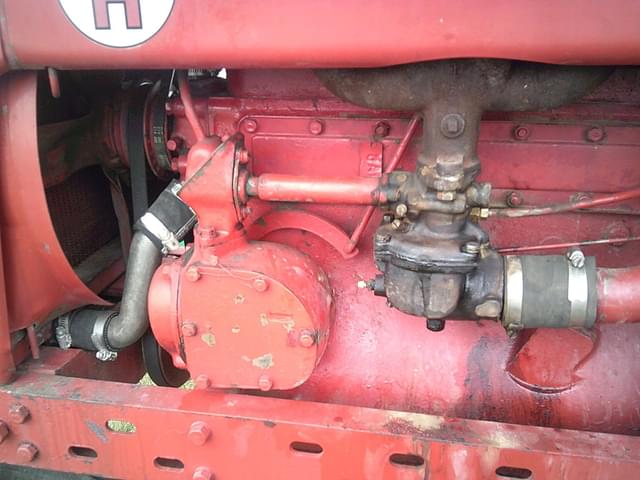 Image of Farmall Super H equipment image 2