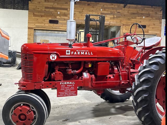 Image of Farmall Super H equipment image 2