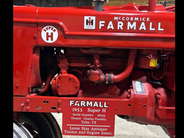 Image of Farmall Super H equipment image 3
