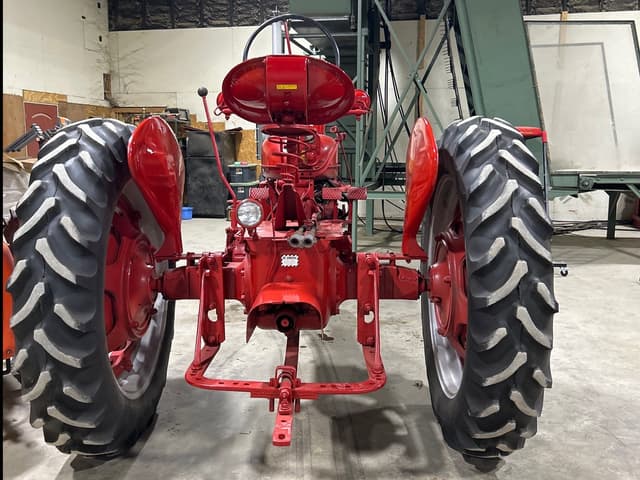 Image of Farmall Super H equipment image 4