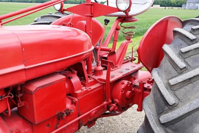 Image of Farmall Super H equipment image 4