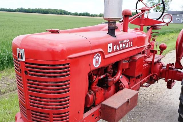 Image of Farmall Super H equipment image 2