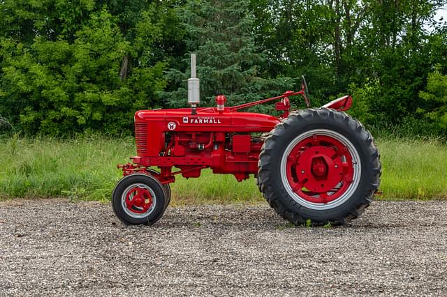 Image of Farmall Super H equipment image 1