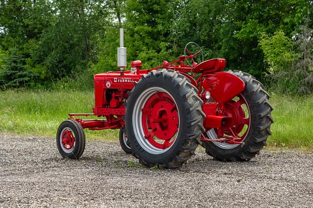 Image of Farmall Super H equipment image 2