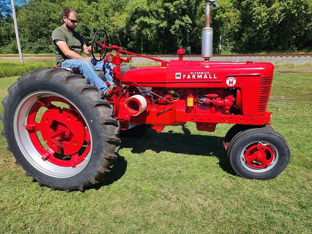 Image of Farmall Super H equipment image 1