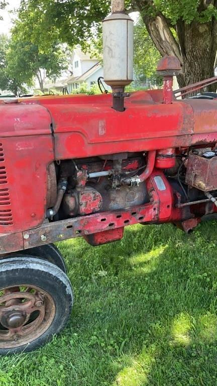 Image of Farmall Super H equipment image 2