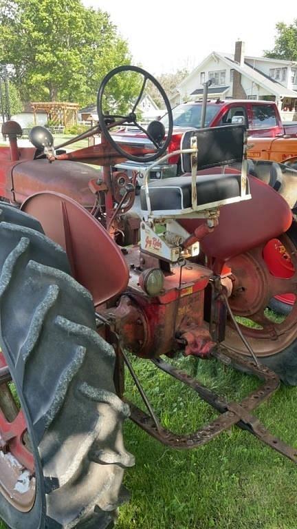 Image of Farmall Super H equipment image 4