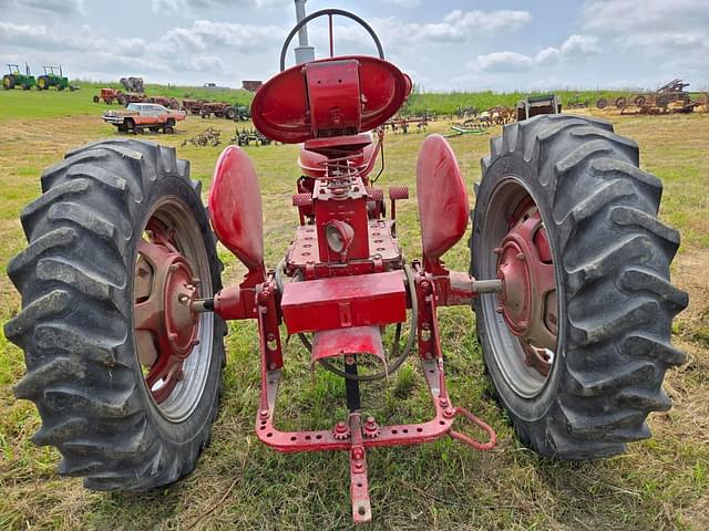 Image of Farmall Super H equipment image 3