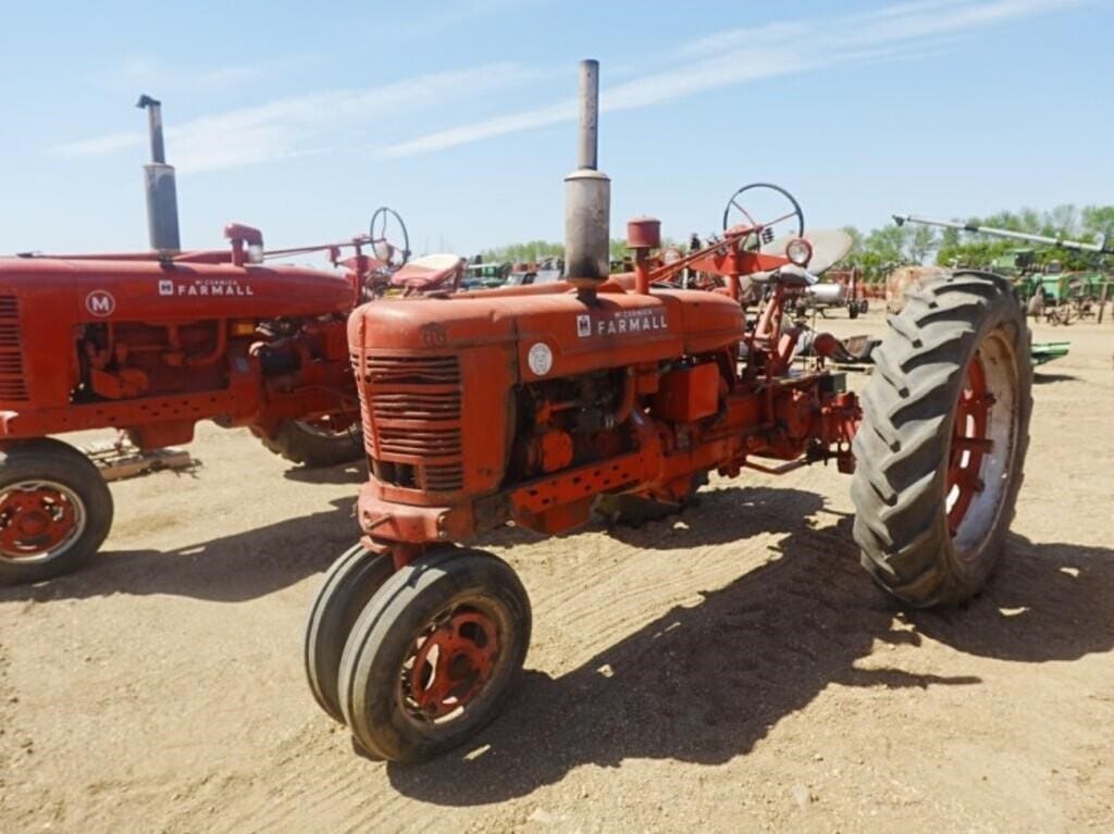 1953 Farmall Super H Equipment Image0