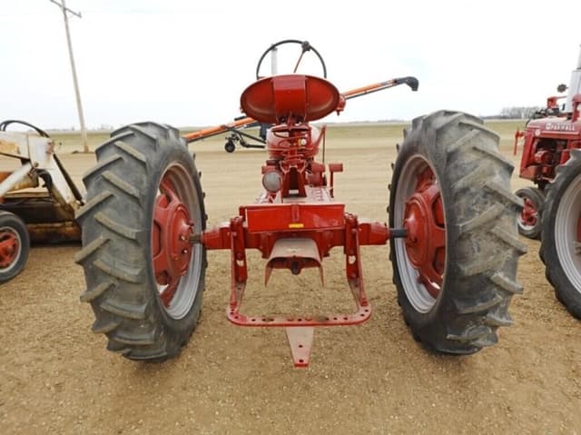 Image of Farmall Super H equipment image 2