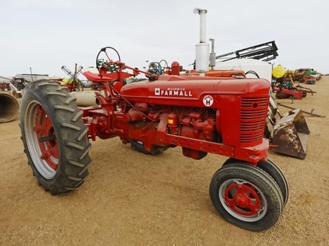 Image of Farmall Super H equipment image 1
