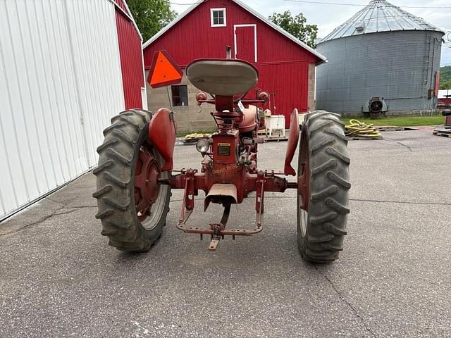Image of Farmall Super H equipment image 2