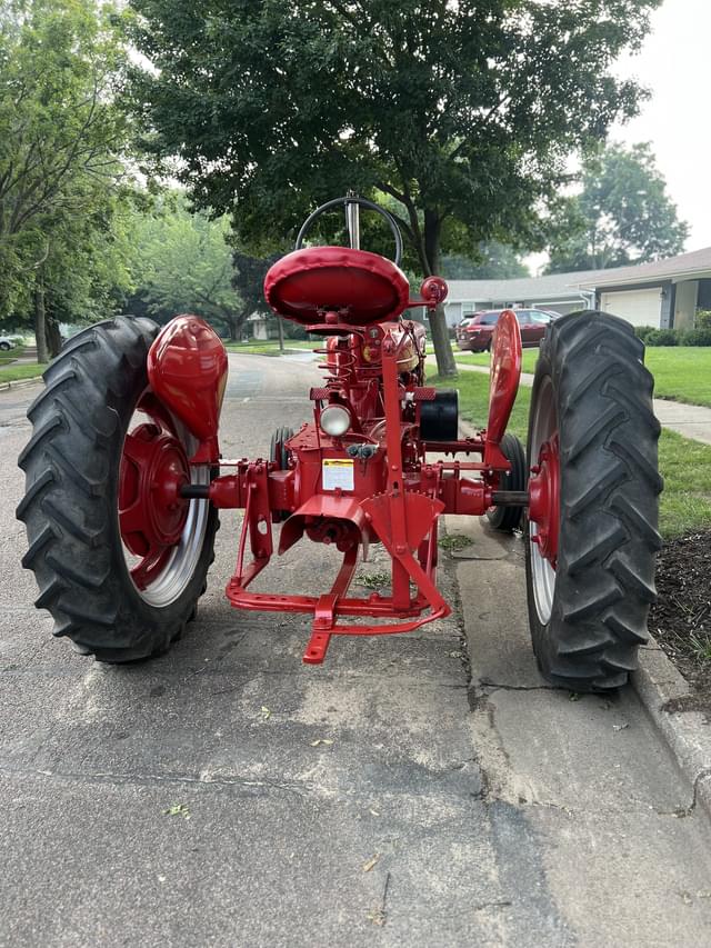 Image of Farmall Super H equipment image 2