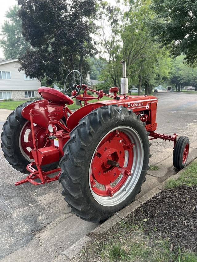 Image of Farmall Super H equipment image 1