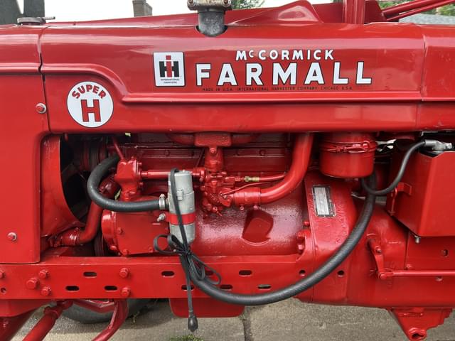 Image of Farmall Super H equipment image 4