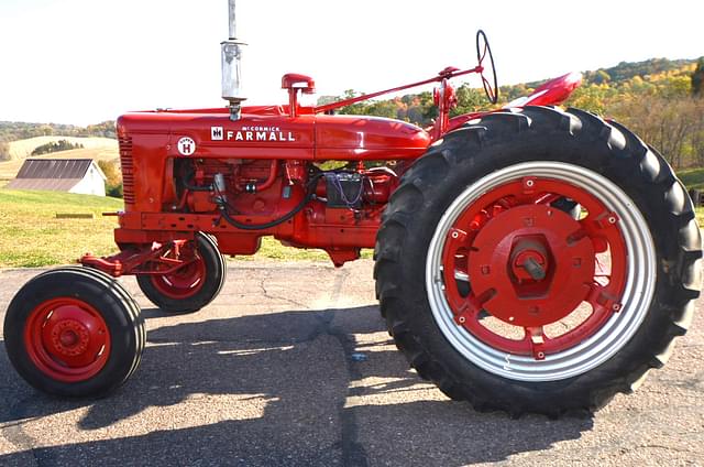 Image of Farmall Super H equipment image 2