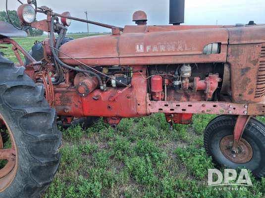 Image of Farmall Super H equipment image 3