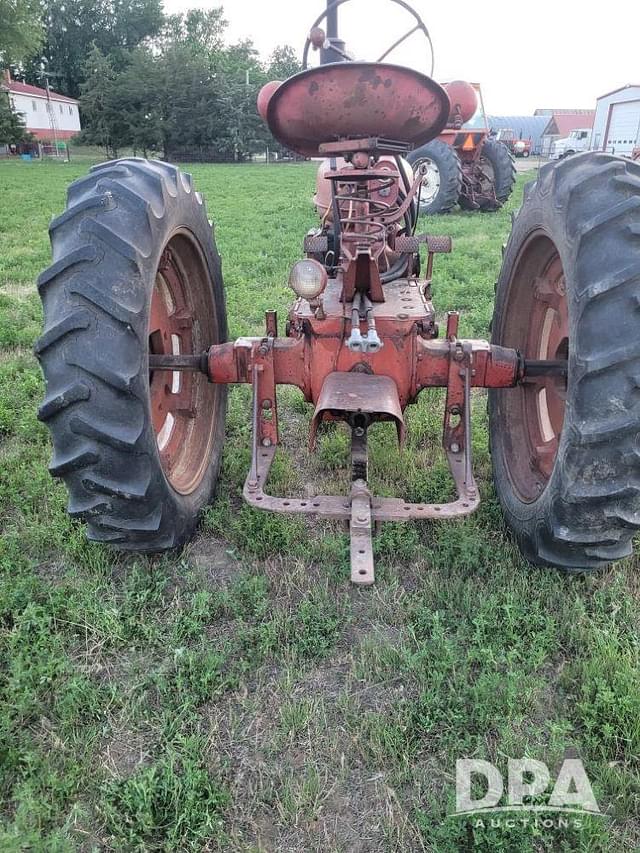 Image of Farmall Super H equipment image 2