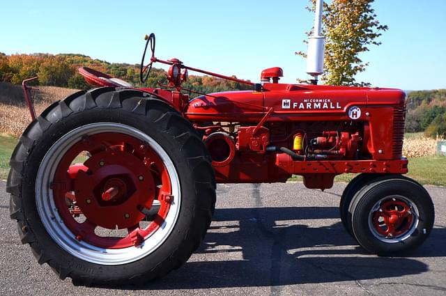 Image of Farmall Super H equipment image 1