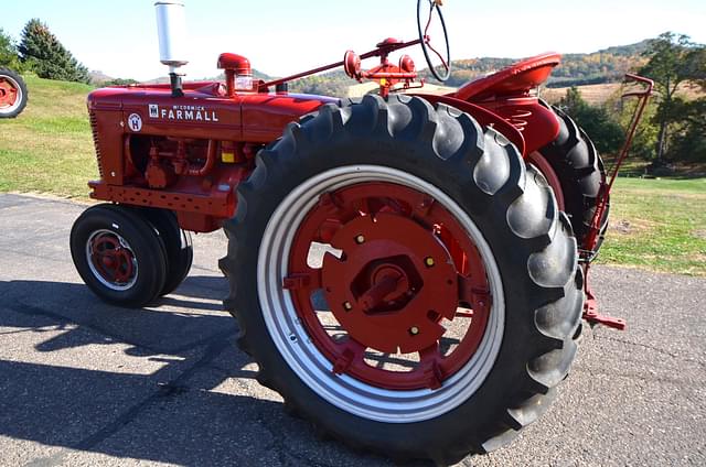 Image of Farmall Super H equipment image 2