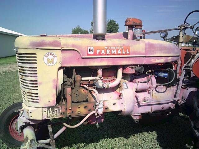 Image of Farmall Super M equipment image 1