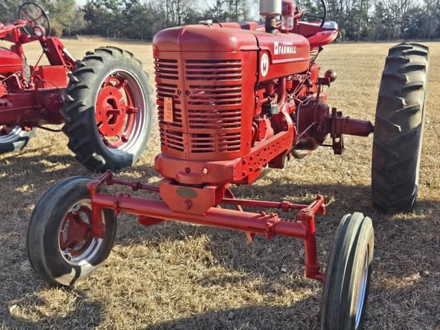 Image of Farmall Super M equipment image 1