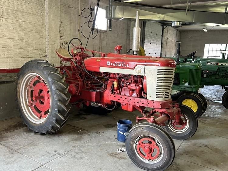 1953 Farmall Super M Equipment Image0