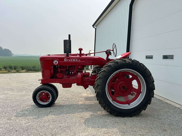 Image of Farmall Super M equipment image 1
