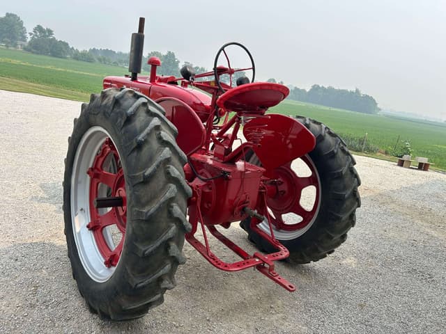 Image of Farmall Super M equipment image 3