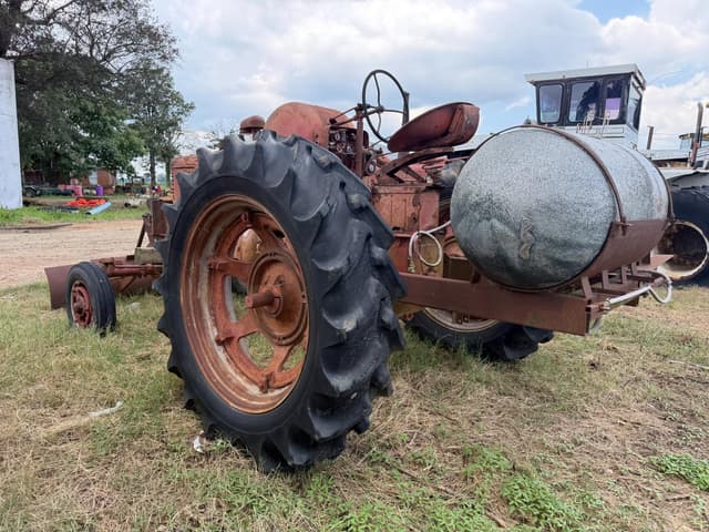 Image of Farmall Super M equipment image 3