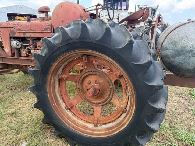 Image of Farmall Super M equipment image 4