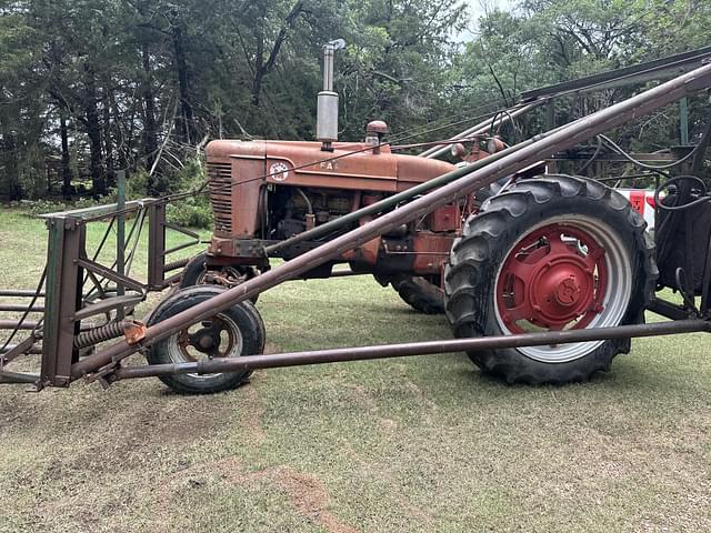 Image of Farmall Super M equipment image 1