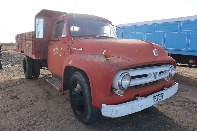 Image of Ford F600 equipment image 1