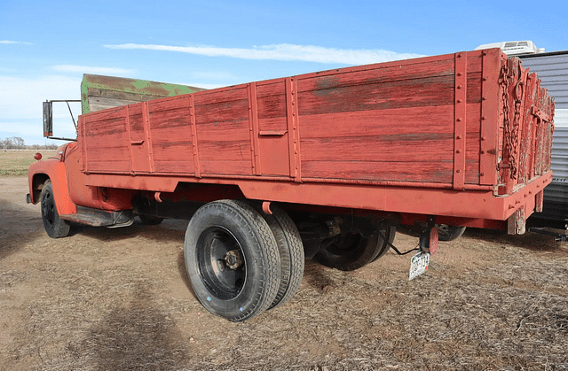 Image of Ford F600 equipment image 3