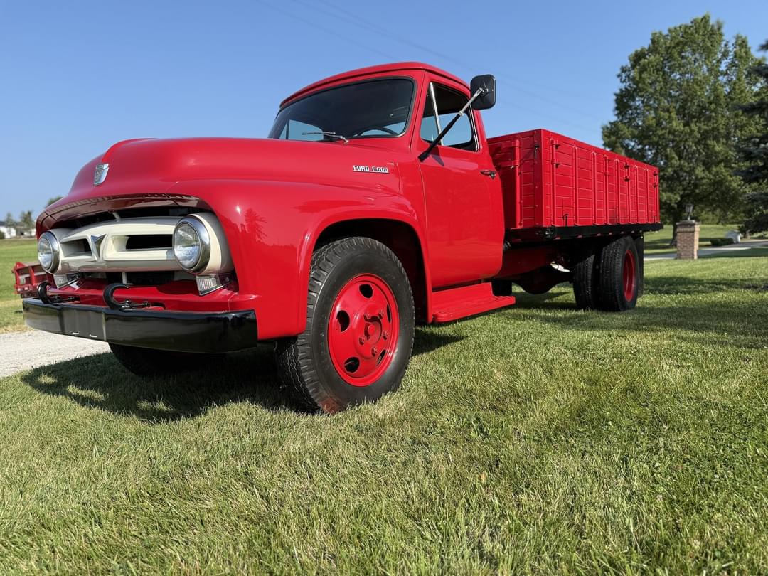 Image of Ford F-600 Primary image