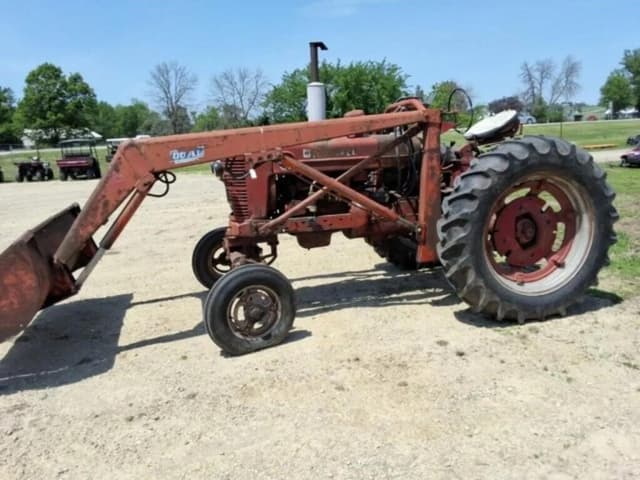 Image of Farmall Super M equipment image 1