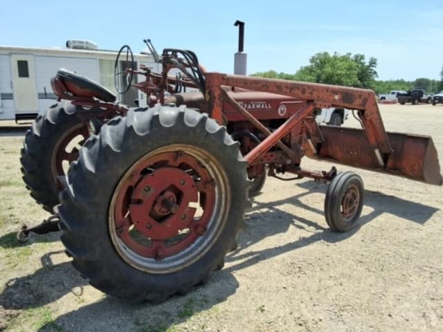 Image of Farmall Super M equipment image 4