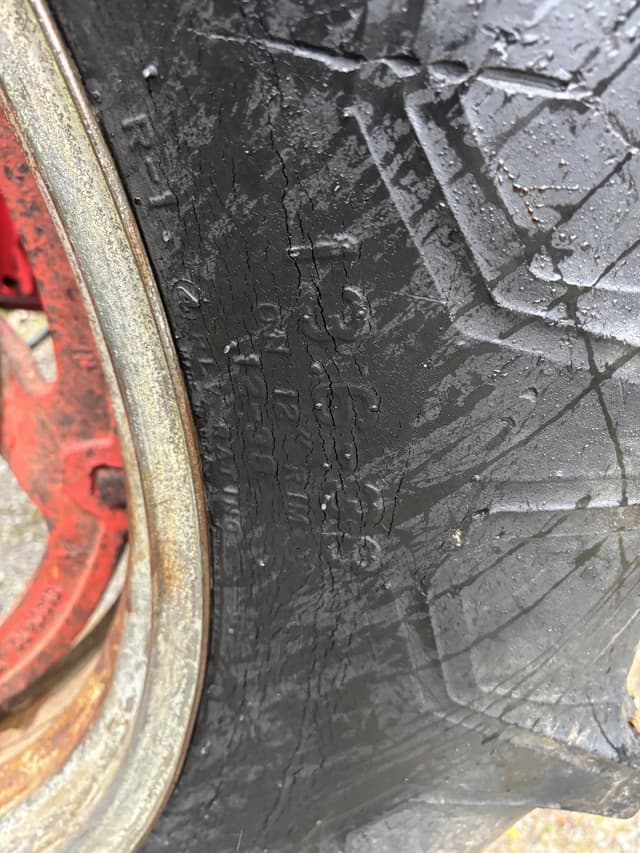 Image of Farmall 400 equipment image 3