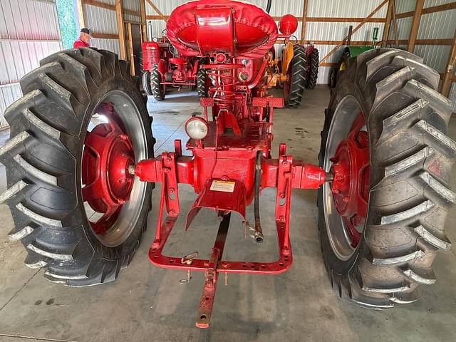 Image of Farmall H equipment image 2