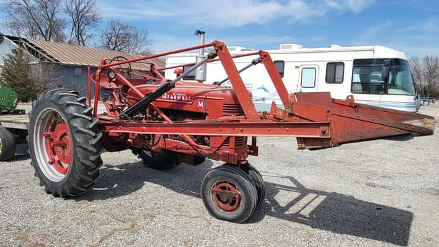Image of Farmall M equipment image 1