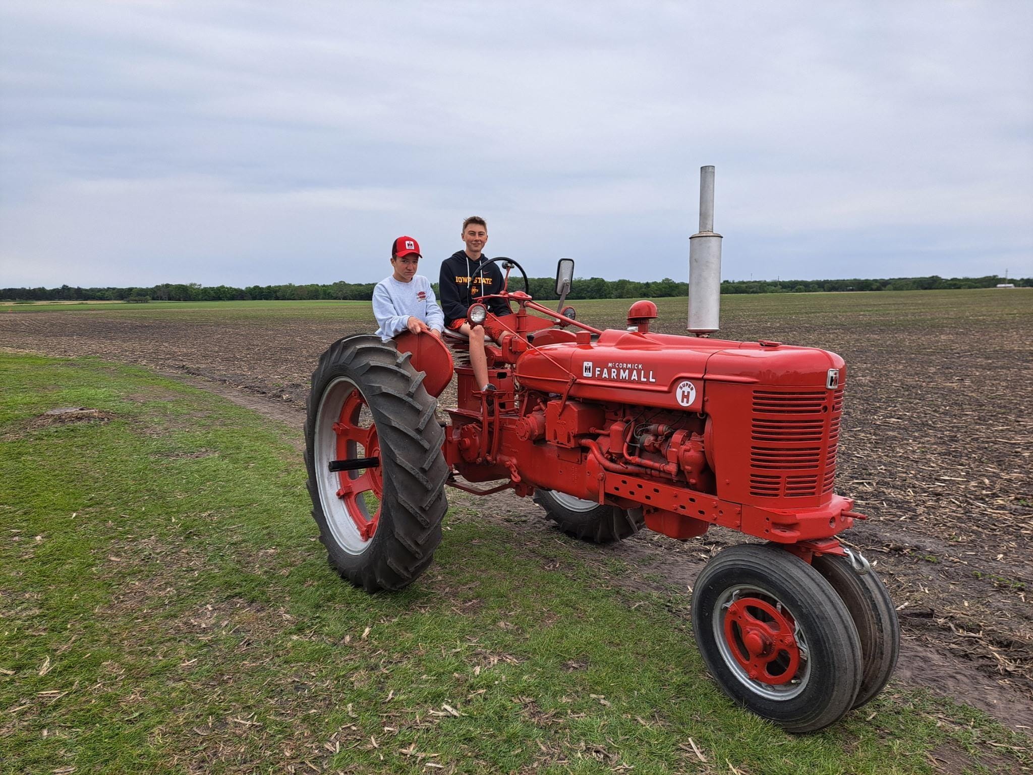 1953 Farmall Super H Equipment Image0