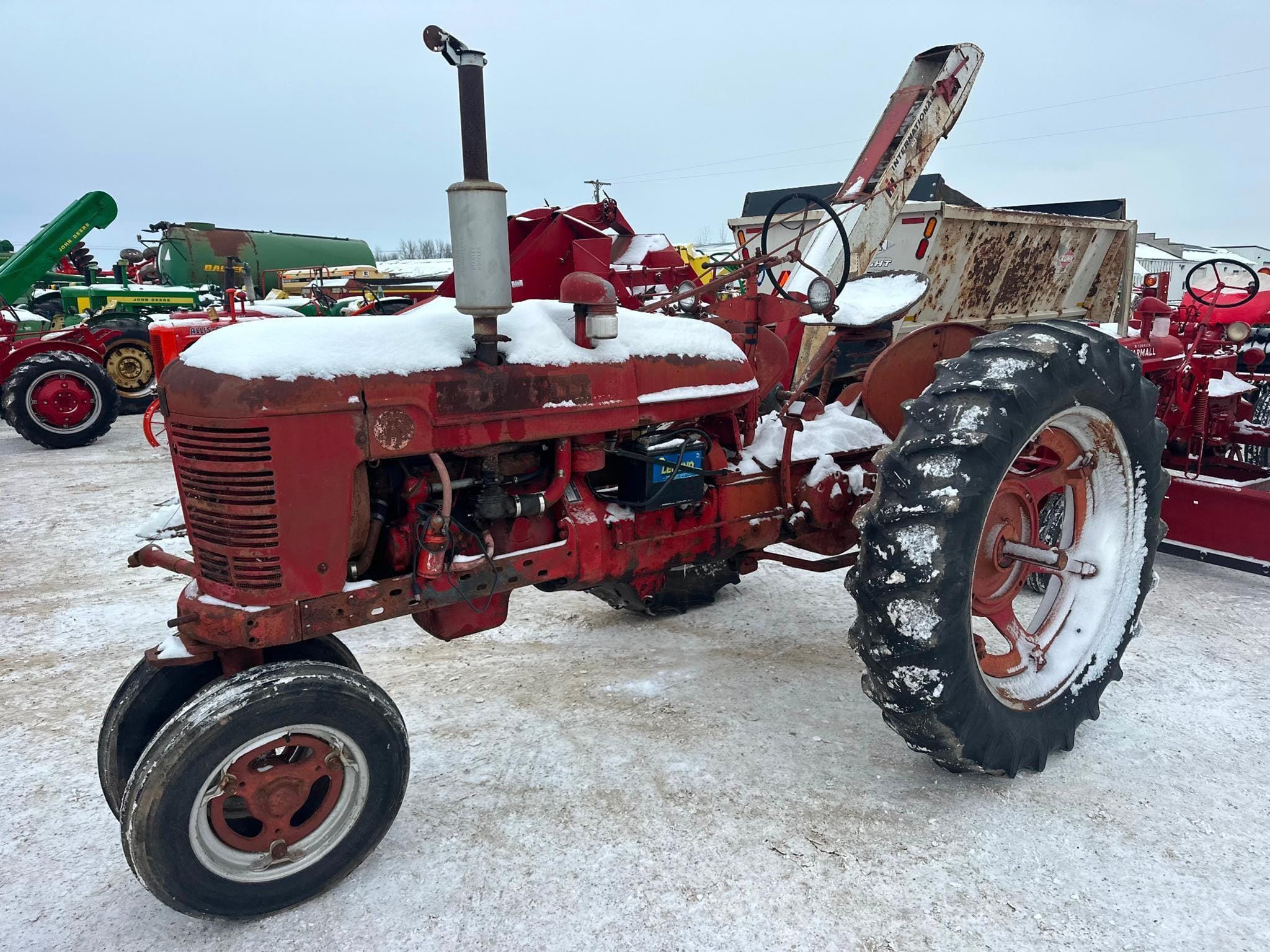 1953 Farmall Super H Equipment Image0