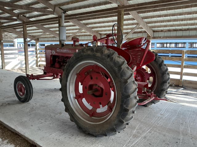 Image of Farmall Super H equipment image 1