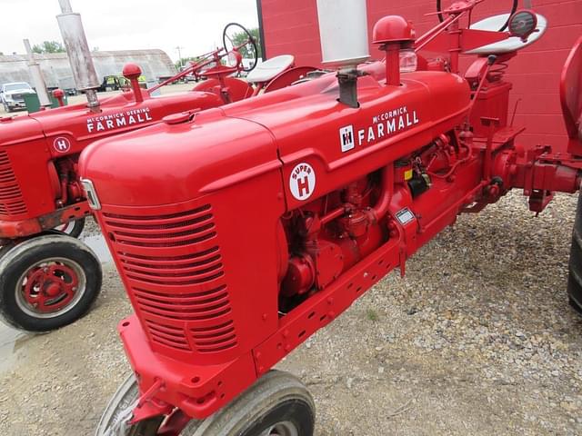 Image of Farmall Super H equipment image 1