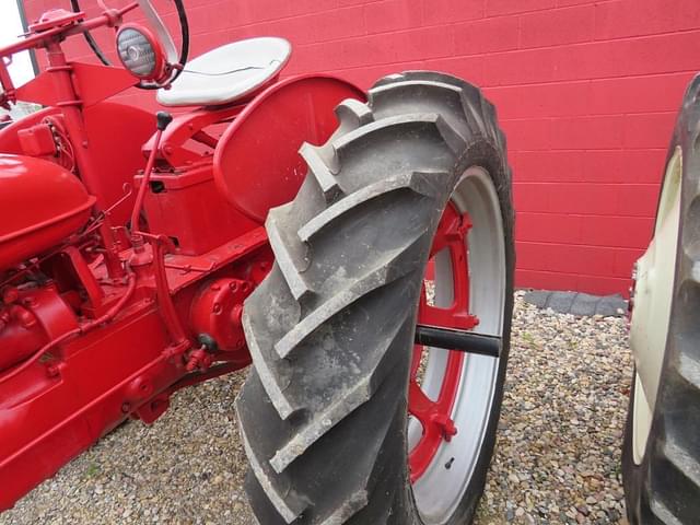 Image of Farmall Super H equipment image 3