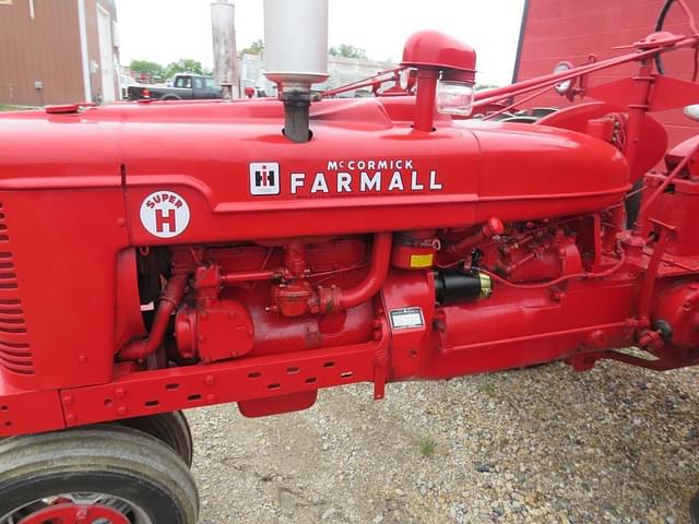 Image of Farmall Super H equipment image 2