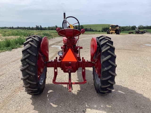 Image of Farmall Super H equipment image 2